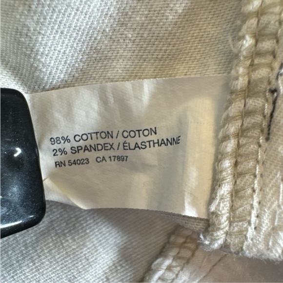 GAP Light Tan & White Paisley Print Shorts, Size 14. - Picture 6 of 10